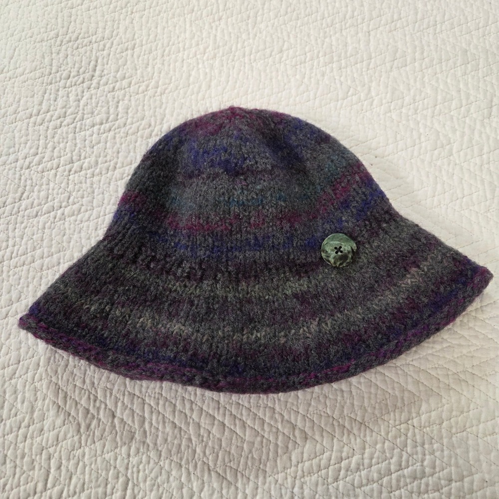 Unbranded Gray Purple Marled Wool Knit Bucket Hat Cloche with Button Size M